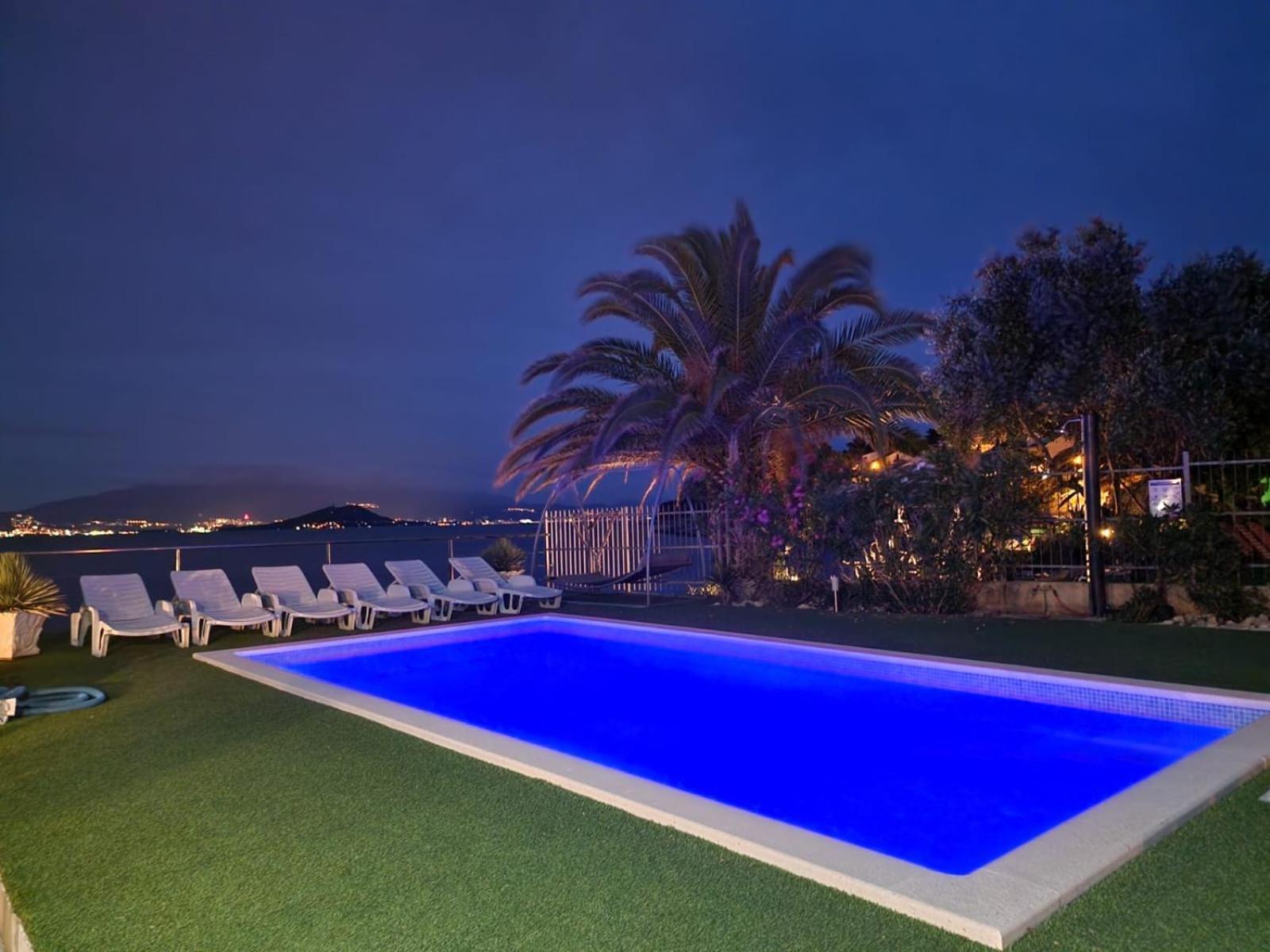 Villa Unique Sur La Plage Pour Des Vacances Inoubliables En Famille Ou Entre Amis Pour 10 Personnes Slatine Exterior photo